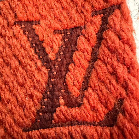 Louis Vuitton Logomania Scarf M75095 - Picture 7 of 10